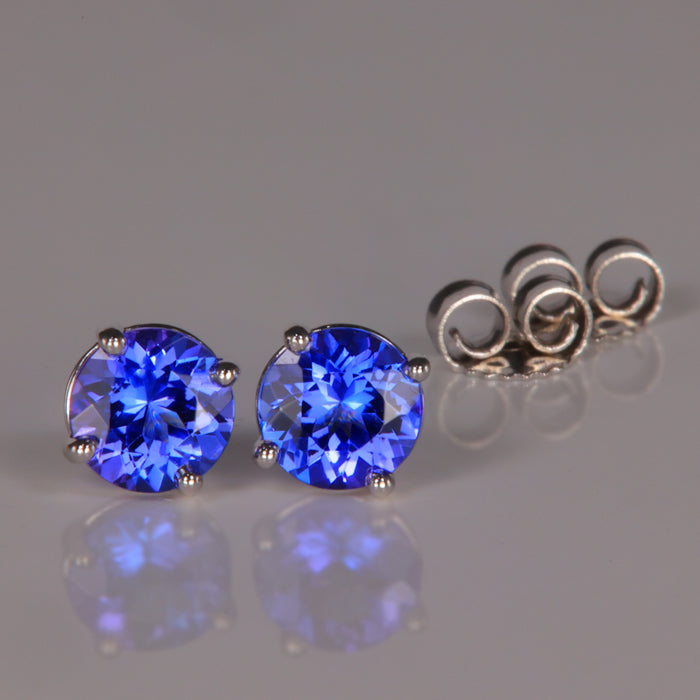 round cut tanzanite studs violet blue color gems