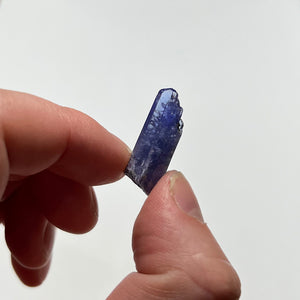 size of raw tanzanite in hand