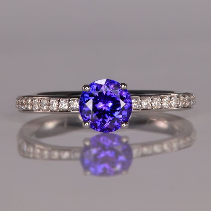 tanzanite and diamond ring in white gold 