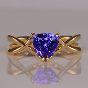 blue violet trilliant cut tanzanite gemstone ring in yellow gold