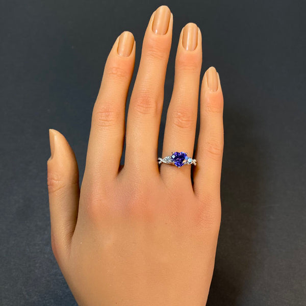 Heart-shaped Tanzanite good 10k yellow gold ring