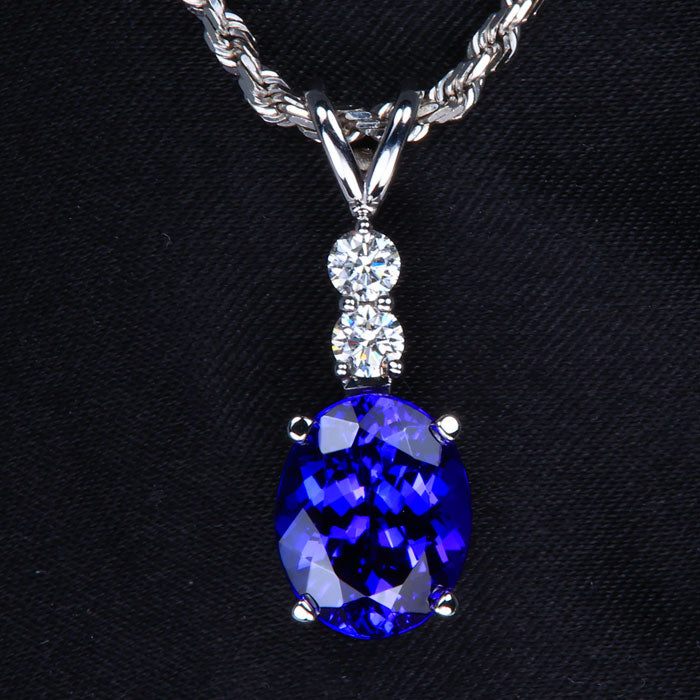 White Gold Oval Tanzanite with diamond Pendant 