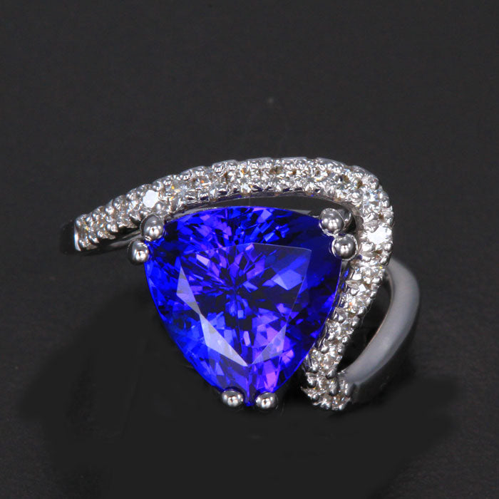 Men's 18K Yellow Gold Tanzanite Ring 9.57 Carats - Tanzanite Jewelry Designs